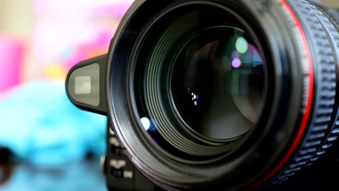 相机变焦镜头放大和缩小以聚焦清晰的图像并捕获照片或视频
