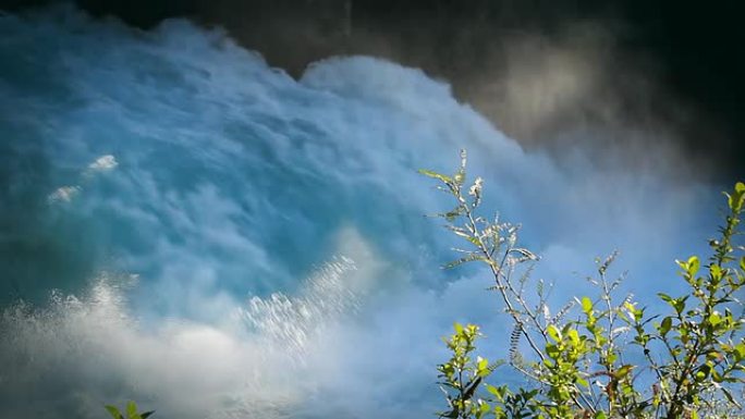 新西兰: 胡卡瀑布。壮观的水色瀑布。