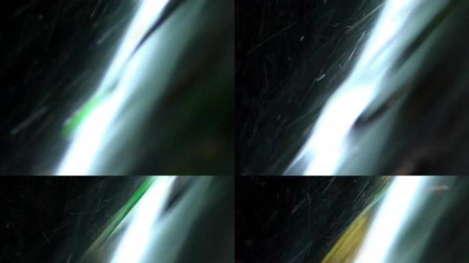玻璃回收-碎玻璃落入光学分离器的特写镜头