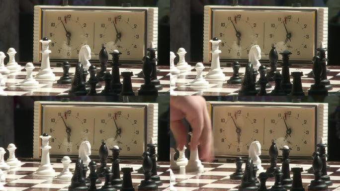 带时钟的国际象棋比赛的特写