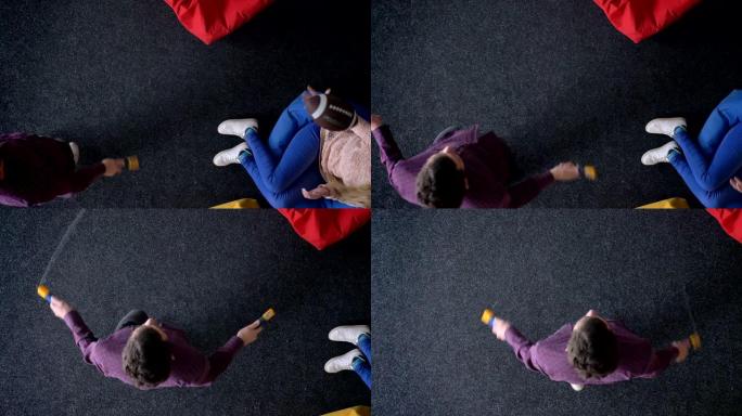 多莉-男子跳绳和女子玩球坐在彩色软包上的最佳镜头。