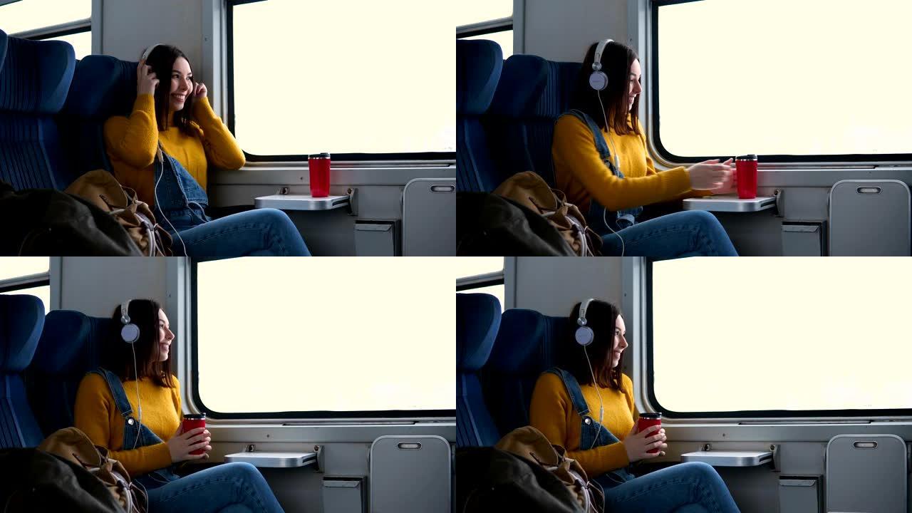 乘客在火车上听音乐