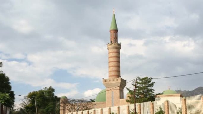 非洲的绿色和棕褐色清真寺