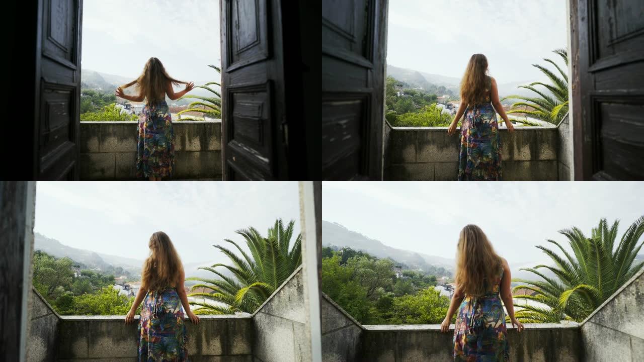 站在葡萄牙别墅阳台上的年轻女士