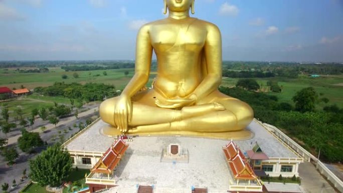 泰国Wat Muang的大佛像鸟瞰图