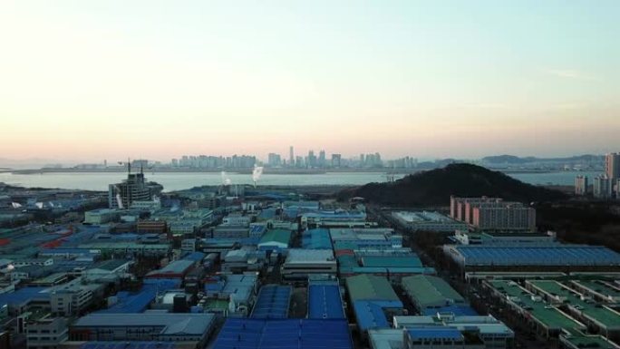 鸟瞰图工业园区的日落。韩国首尔仁川市