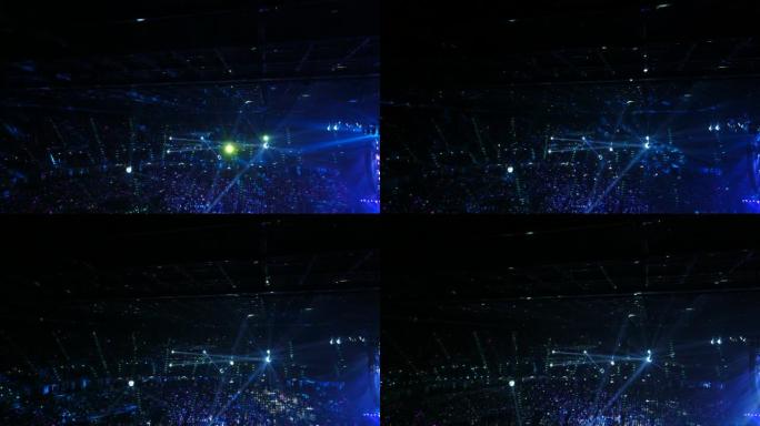 现场音乐会上的激光显示和灯光表演