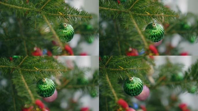 圣诞背景圣诞树树枝上的金球
