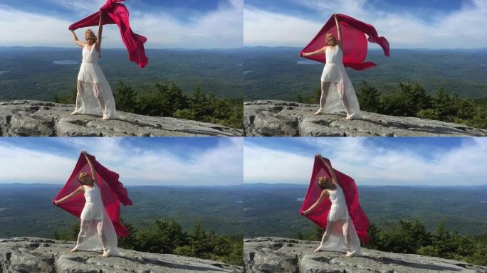 女人在山顶上跳舞。新罕布什尔州的Kearsarge。