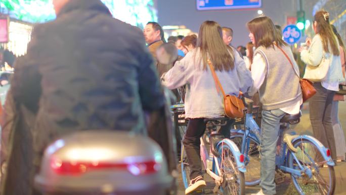 夜晚城市车流人流夜景街景视频素材