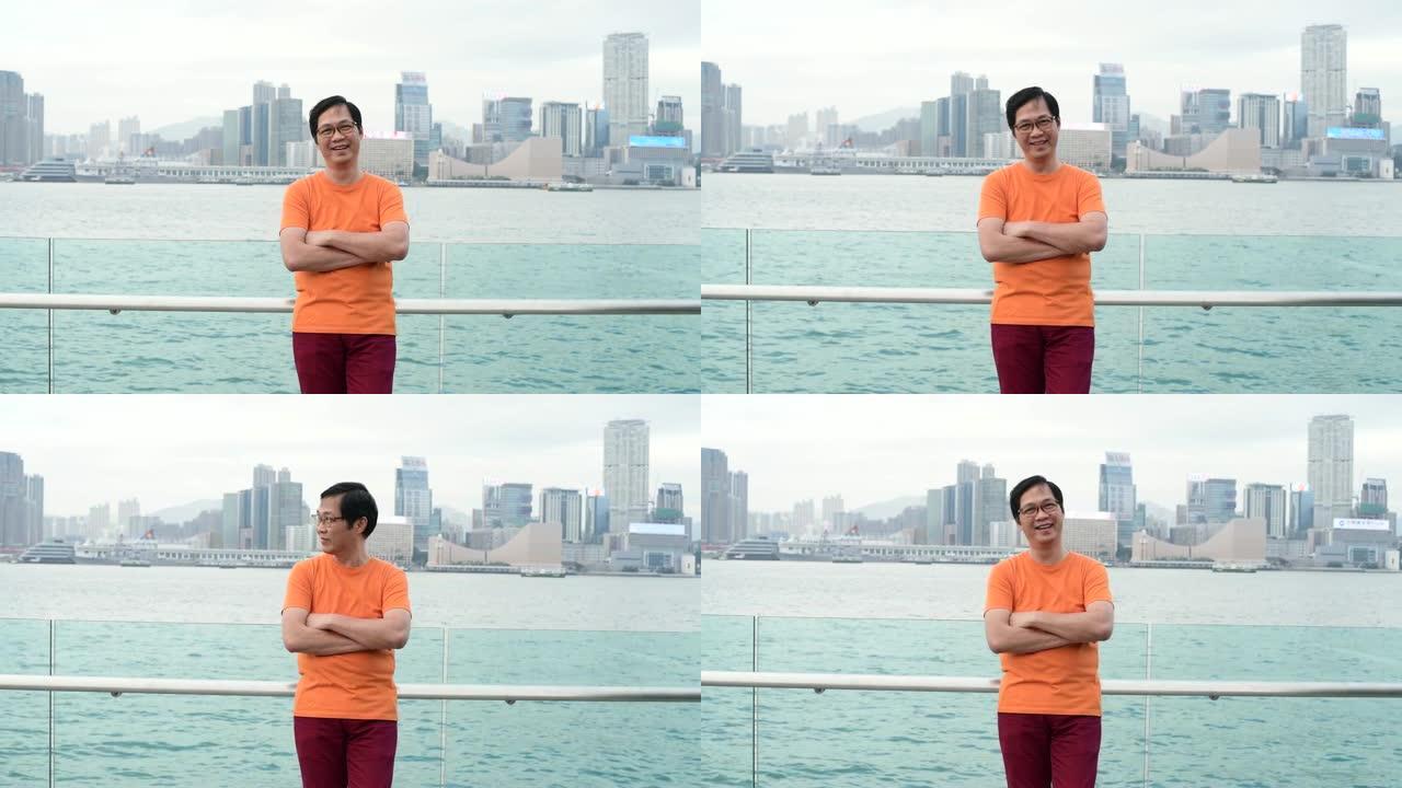 香港成熟中国男人微笑的肖像