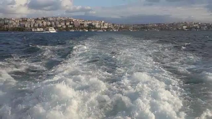 穿越土耳其伊斯坦布尔的博斯普鲁斯海峡。慢动作。