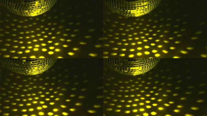 地板上有反射的迪斯科球