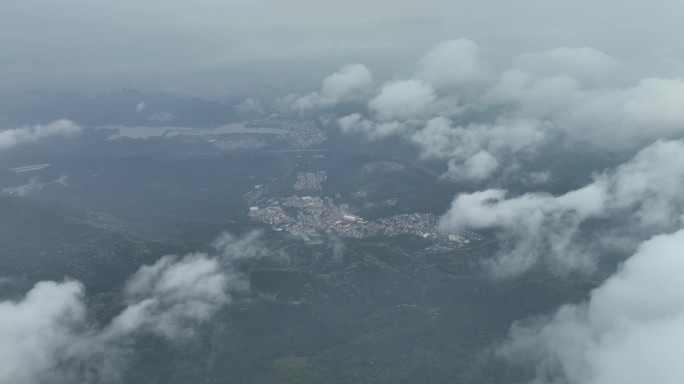 深圳梧桐山航拍云海