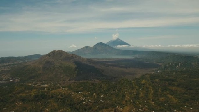 阿贡巴图尔湖和火山。印度尼西亚巴厘岛