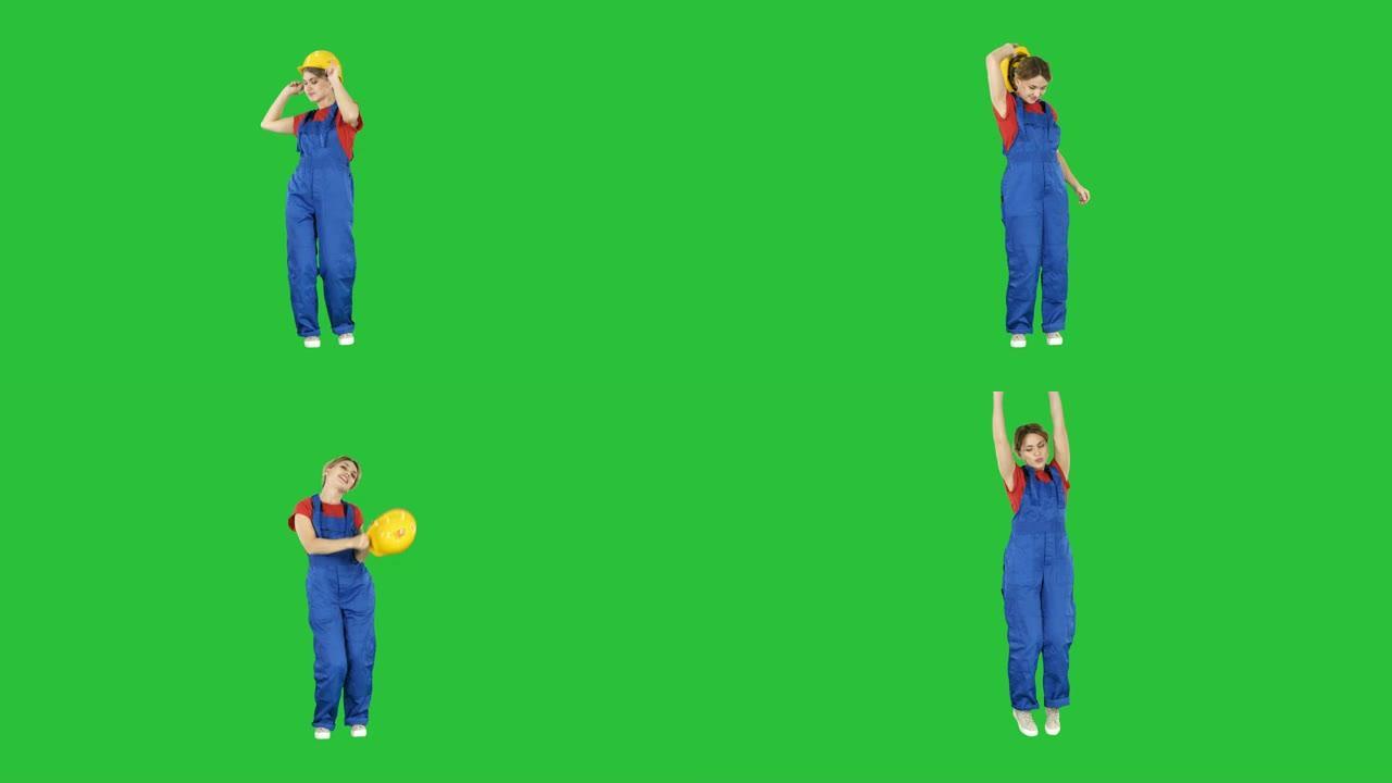女商人在绿色屏幕上跳舞穿着制服的女人，色度键