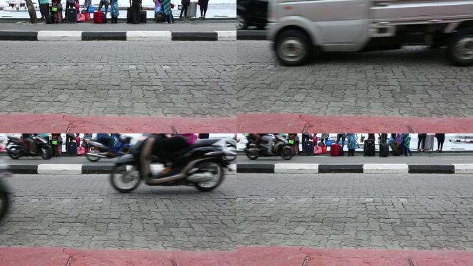 马尔代夫马累城市道路上交通繁忙。汽车，自行车，摩托车，人们在某个地方很着急。繁忙的城市生活。