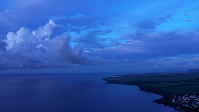 【4K航拍】大海上的云朵-碧蓝的天空