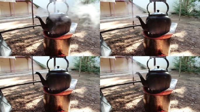 木炭火盆上的水壶