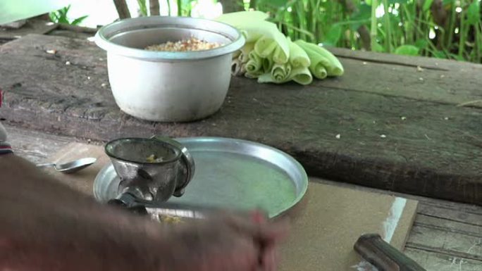 为制作玉米粉蒸肉、玉米粉蒸肉或玉米粉蒸肉准备玉米