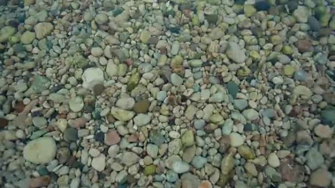水圈下的石头
