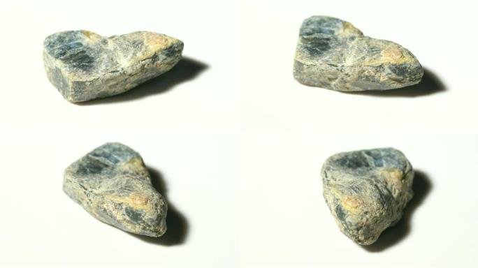 白色背景旋转的蓝色刚玉矿物石材样品