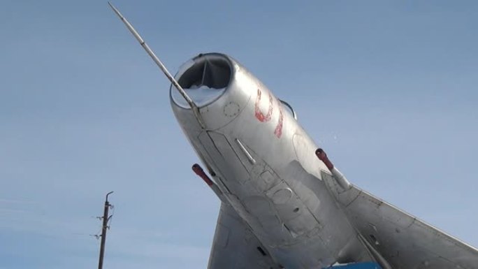 俄罗斯废弃城市煤矿飞行员的飞机纪念碑。