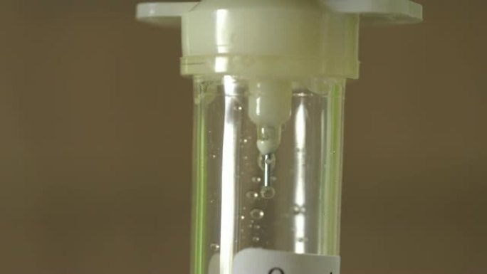 住院病人用盐溶液 (IV) 滴注。