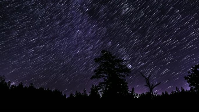 夜空中的星星轨迹