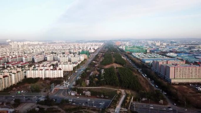 鸟瞰图工业园区的日落。韩国首尔仁川市