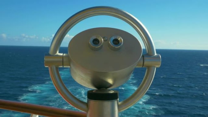 游轮，在俯瞰大海的船上双筒望远镜