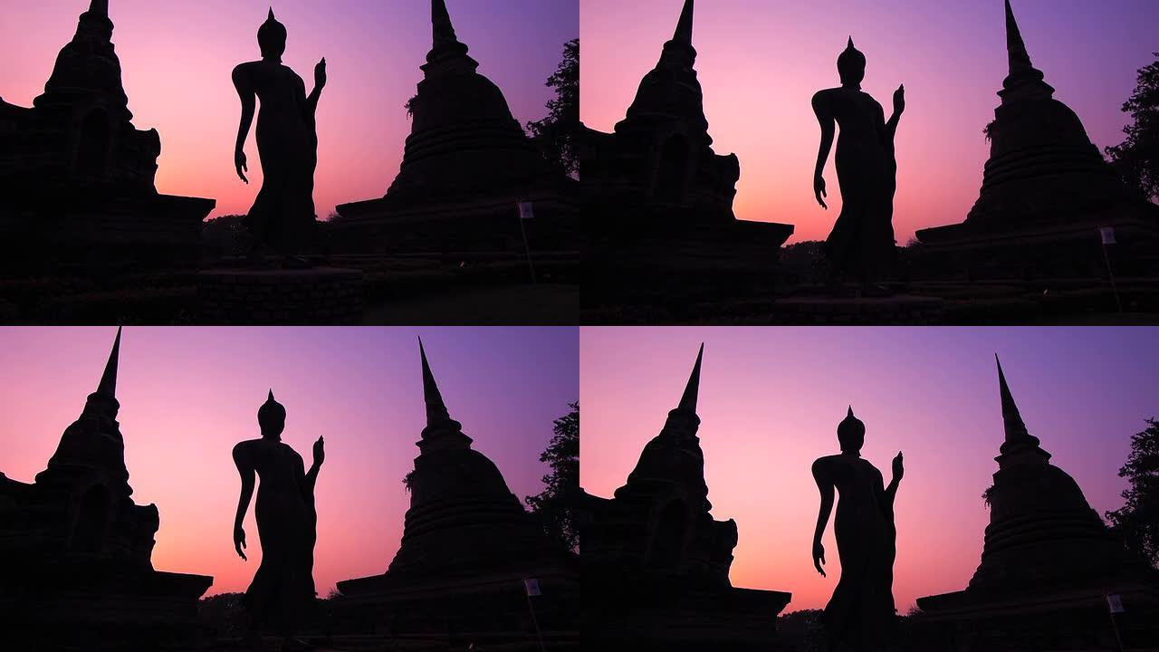 泰国素可泰，多彩天空下的古代遗迹剪影