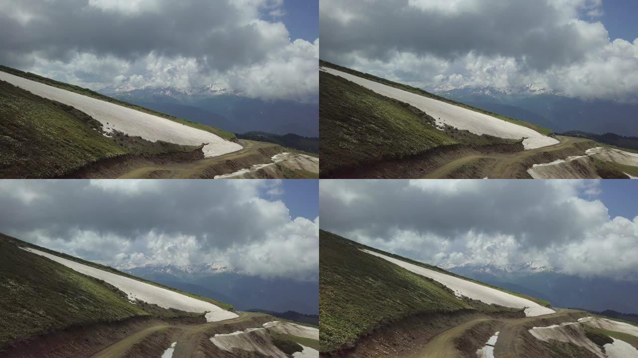 罗扎·库托山脉蛇路高空的航拍