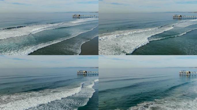 斯克里普斯码头海洋研究所在拉霍亚享受海浪的冲浪者的鸟瞰图