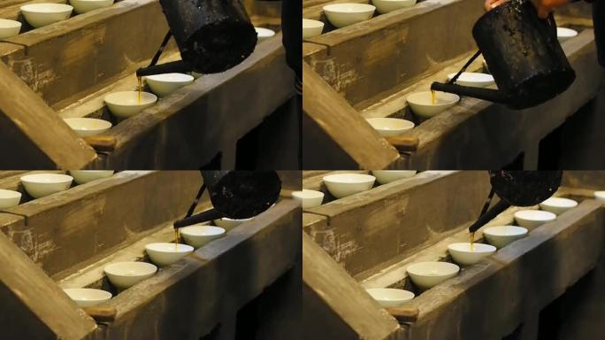 惠州墨棒系列怎么做，第一步，将桐油 (中国木油) 倒入碗中收集黑烟，墨棒的原料，中国文化的传统技术。