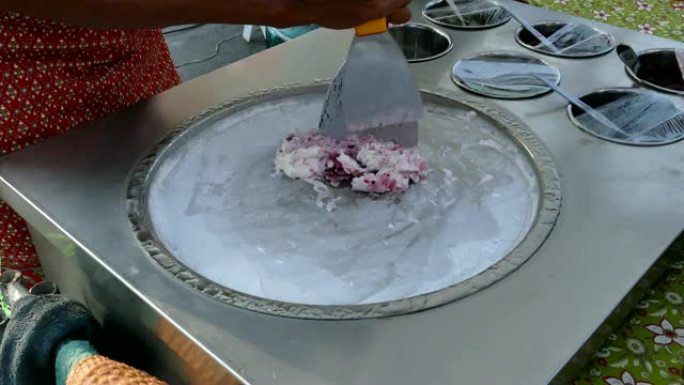 厨师正在用冷冻的平底锅在平底锅上做冰淇淋
