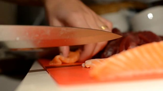 切鱼片做寿司