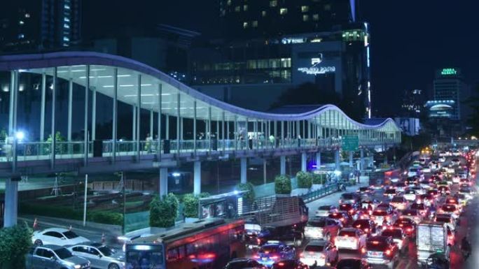 缩小泰国曼谷商业区的交通和赶时间之夜