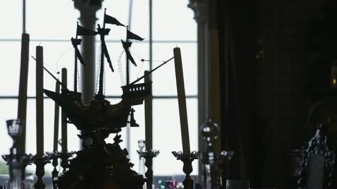 城堡宴会桌上的装饰元素