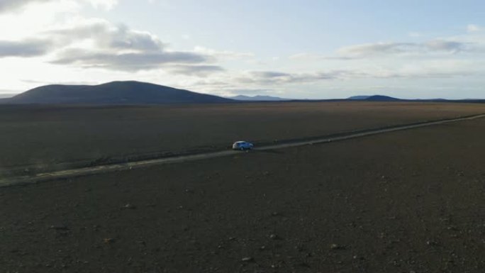 4x4汽车在冰岛的空中拍摄