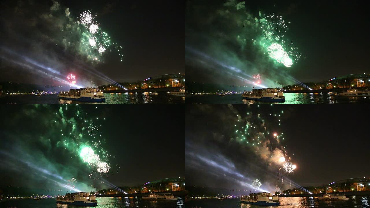 庆祝俄罗斯莫斯科胜利日 (二战) 70周年。莫斯科河堤岸上的烟火