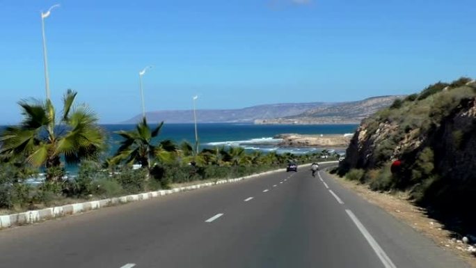 在摩洛哥美丽的海边开车