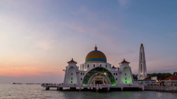 马六甲海峡清真寺白天到晚上日落时间