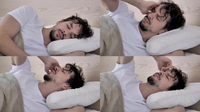 不安分的男人在床上侧睡时头痛