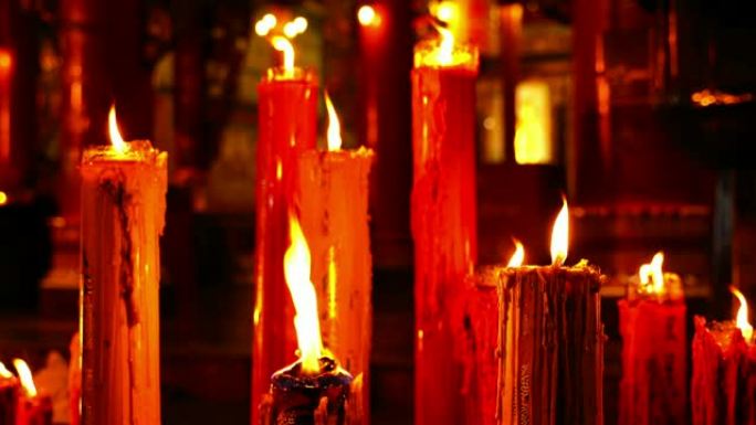 农历新年的红色蜡烛。