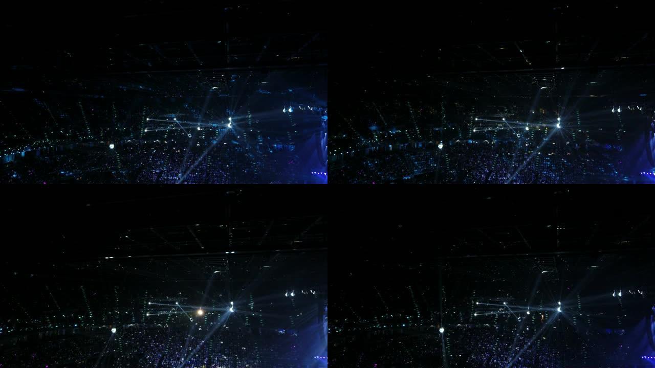 现场音乐会上的激光显示和灯光表演