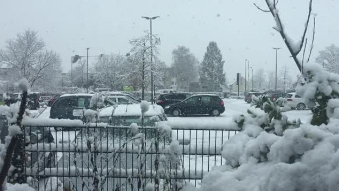 德国哈姆，2019年1月31日: 德国意外的1月降雪。视频。大片雪花正在飘落。