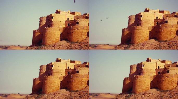 斋沙默尔堡的砂岩墙，背景是塔尔沙漠。