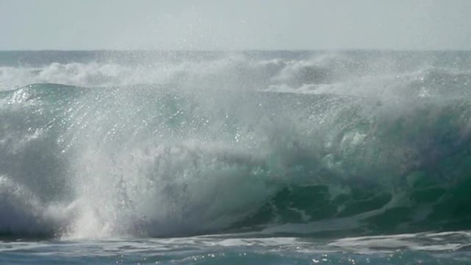 海洋海浪巨浪滔天升格卷起浪花蓝色缓慢
