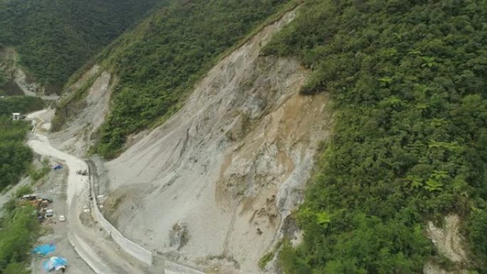 在山路上施工。菲律宾、吕宋